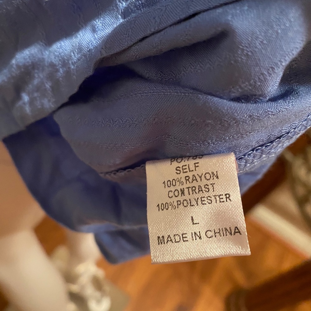 V neck button down crochet detail blouse. - Picture 5 of 5